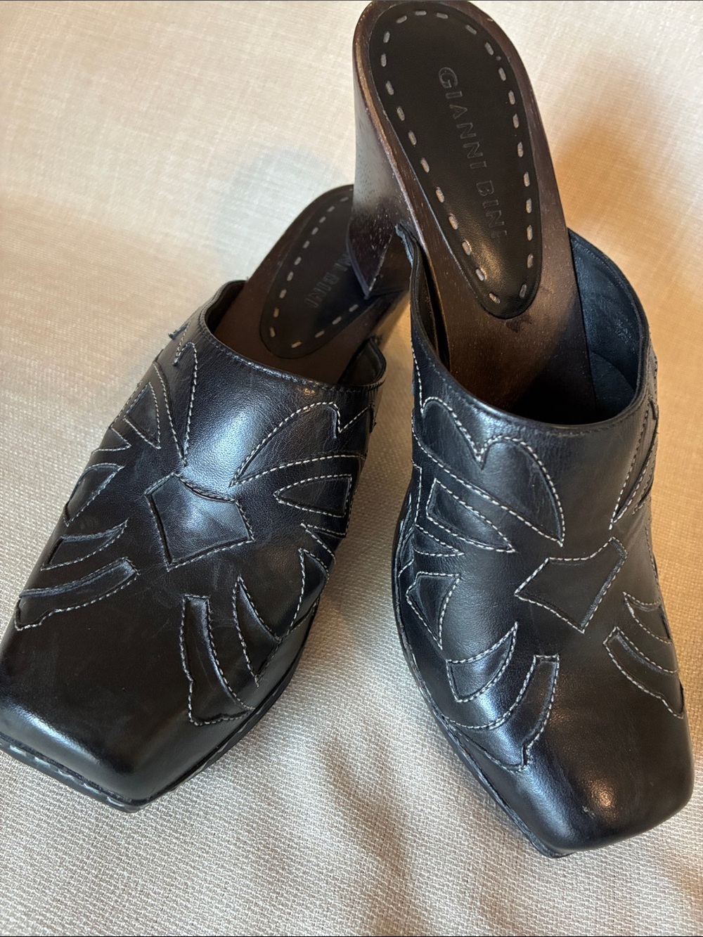 Gianni Bini Black Leather Embroidered Slip-On Mules Size 7.5M